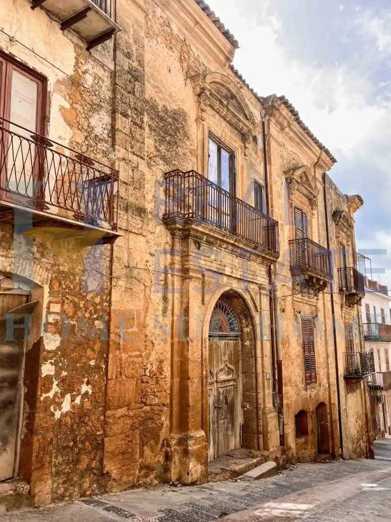 Palazzo - Edificio in vendita a Naro