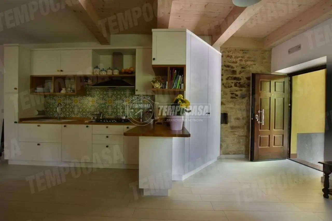 Terratetto unifamiliare 195 m², da ristrutturare, Centro, Caldarola - foto 3