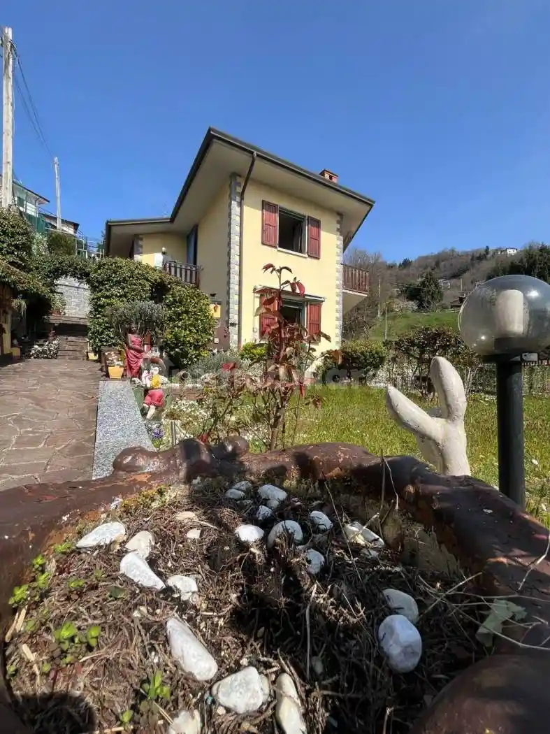 Villa in vendita a Berbenno