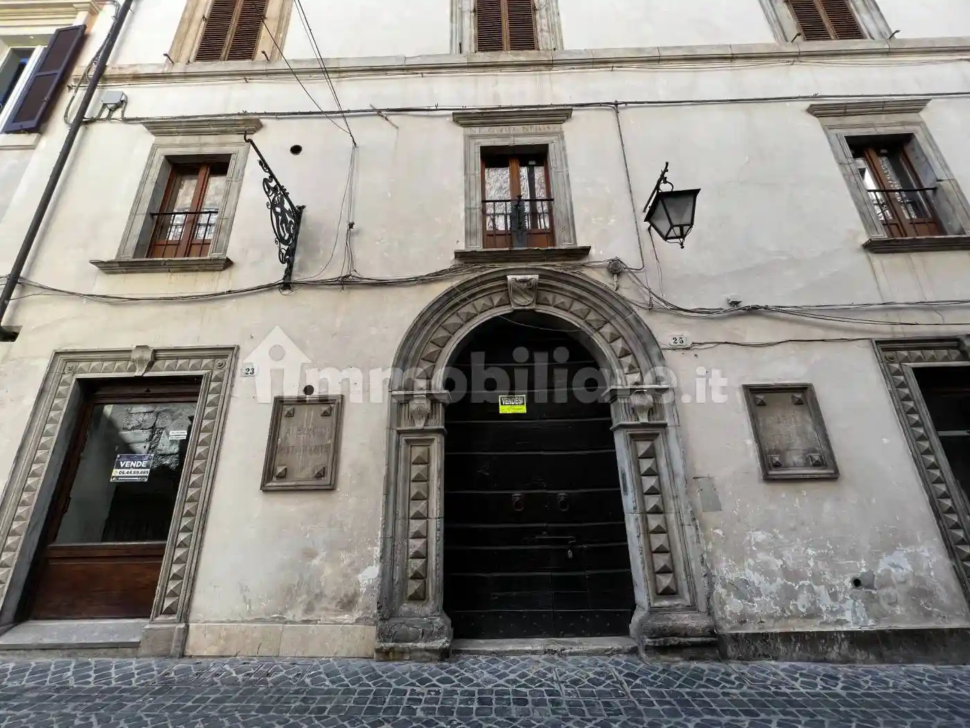 Palazzo - Edificio in vendita a Spoleto
