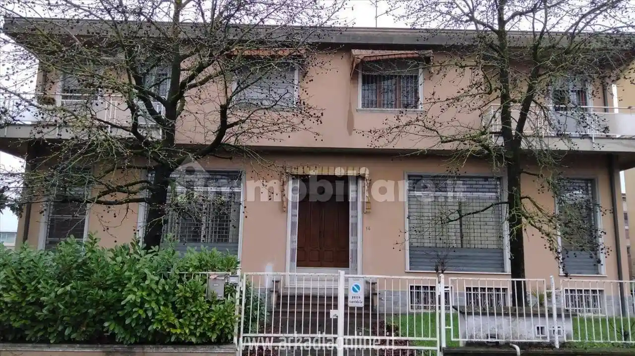 Palazzo - Edificio in vendita a Piacenza