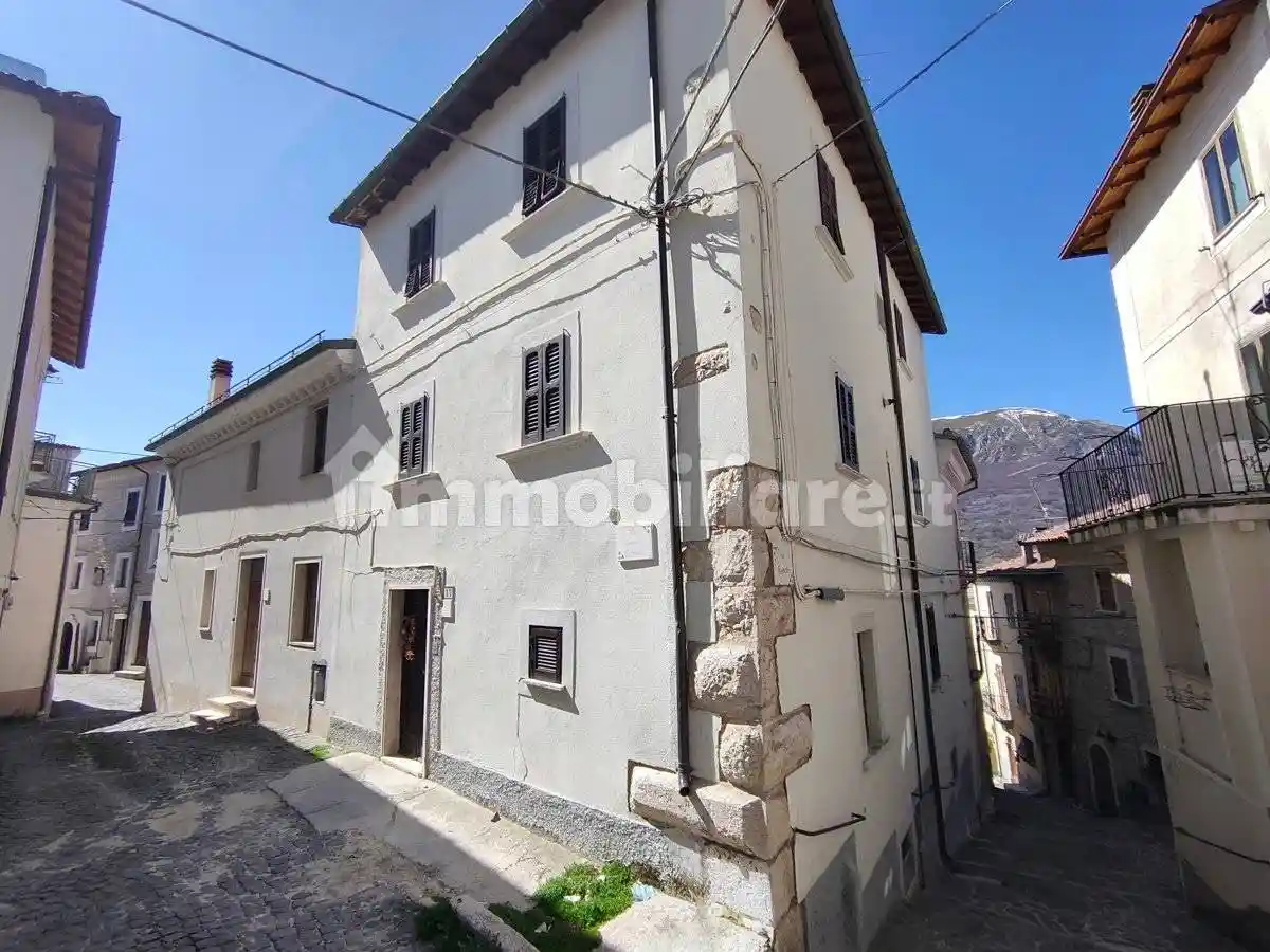 Trilocale via Giovanni Benedetti, 17, Centro, Rocca di Mezzo - foto 2