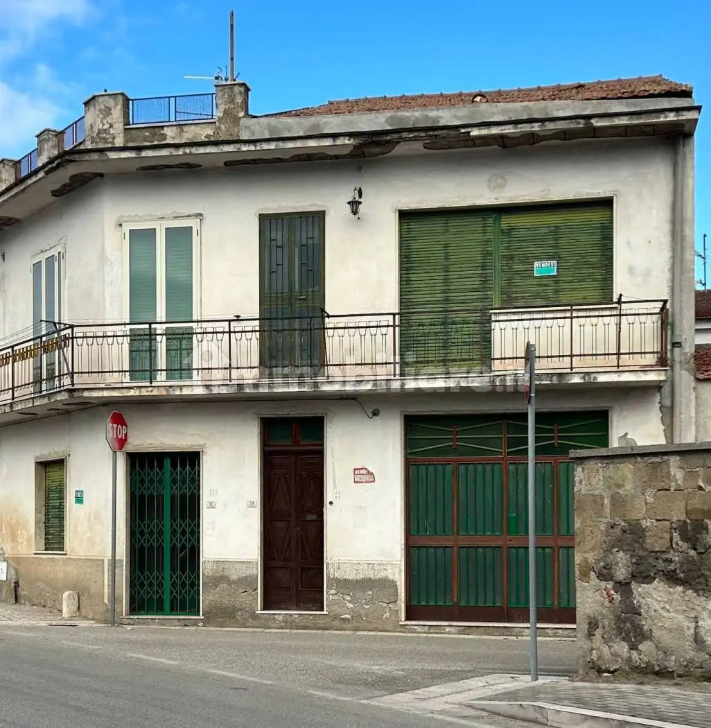 Palazzo - Edificio in vendita a San Salvatore Telesino