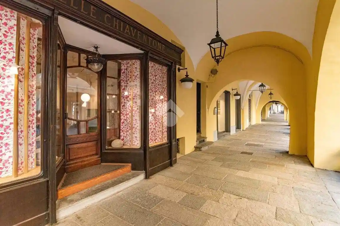 Palazzo - Edificio in vendita a Ciriè