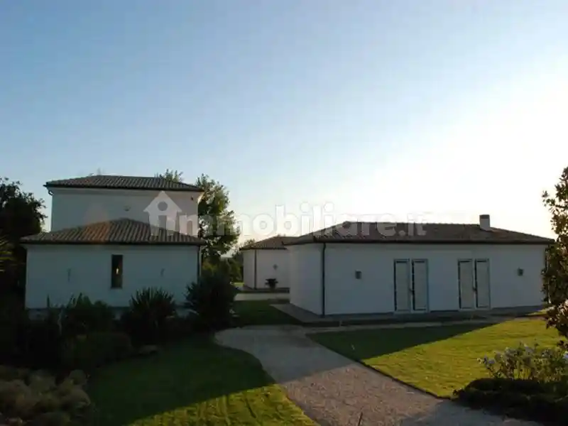 Rustico - Casale in vendita a Sutri