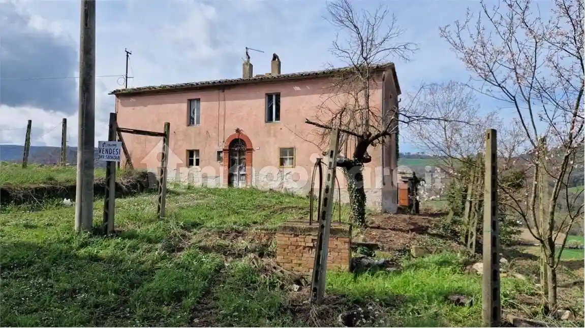 Rustico - Casale in vendita a Todi
