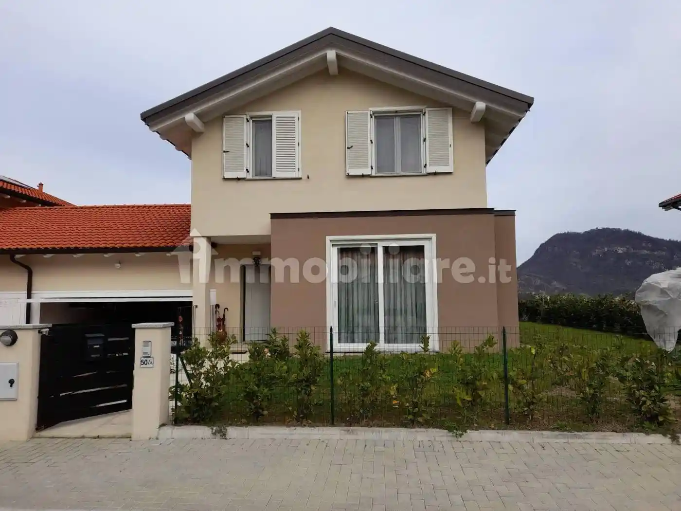 Villa in vendita a Borgosesia