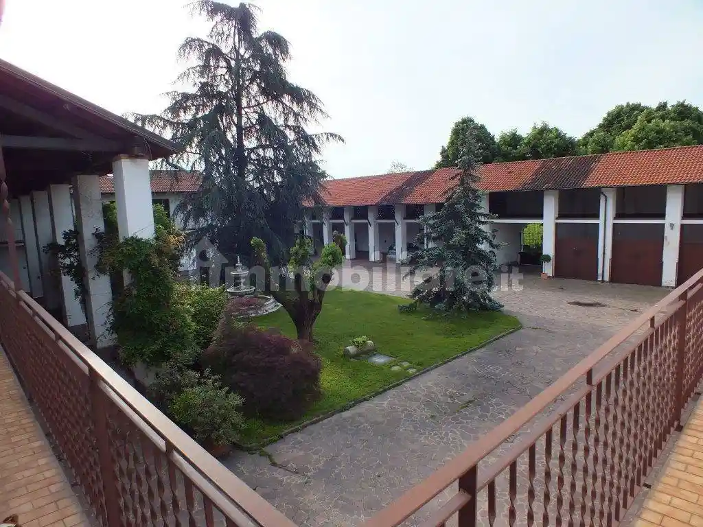 Rustico - Casale in vendita a Arluno