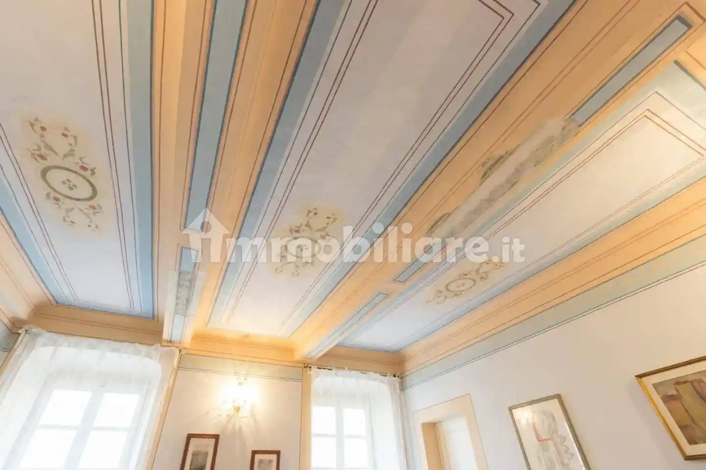 Palazzo - Edificio in vendita a Massa