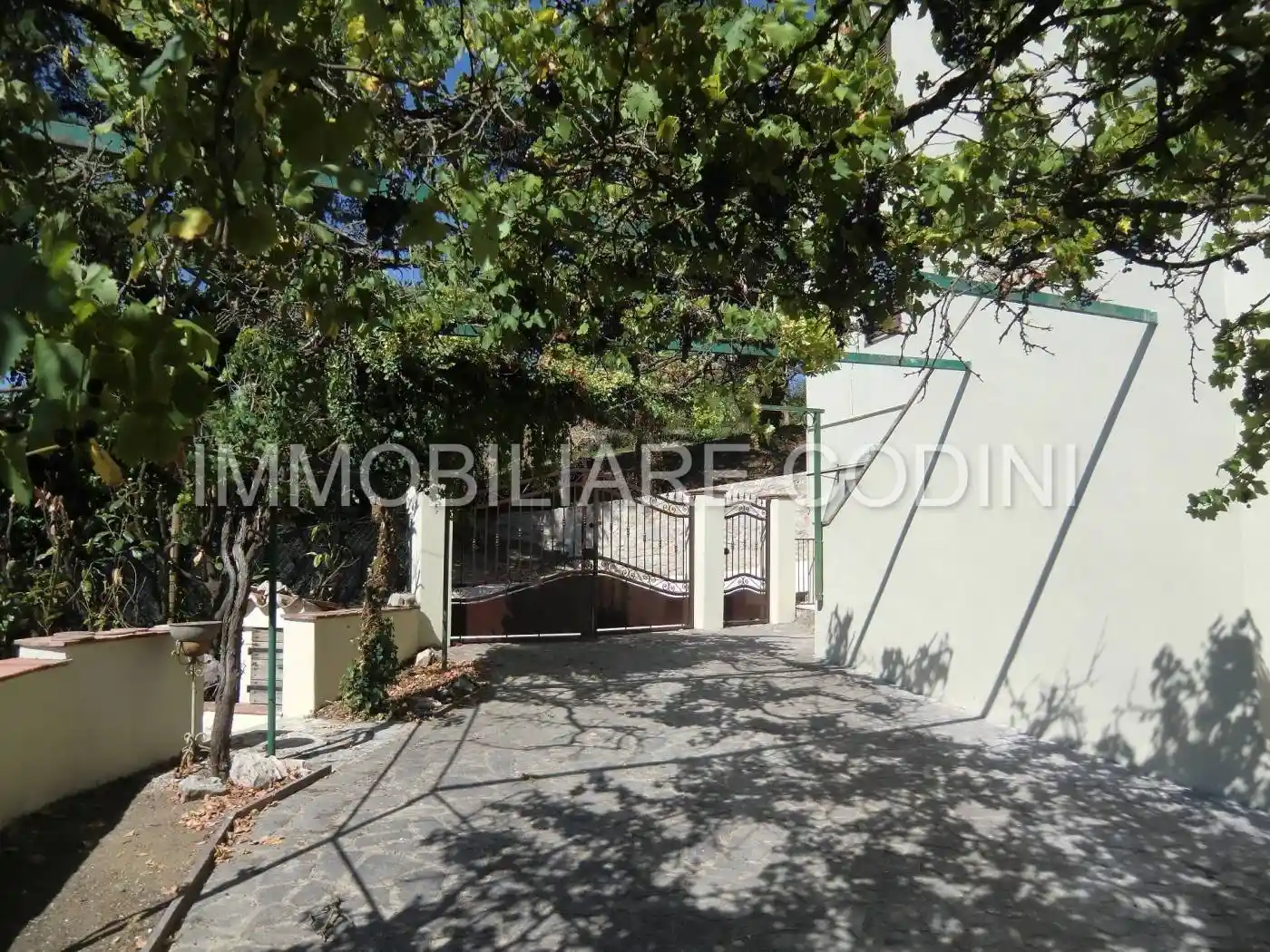 Rustico - Casale in vendita a Todi