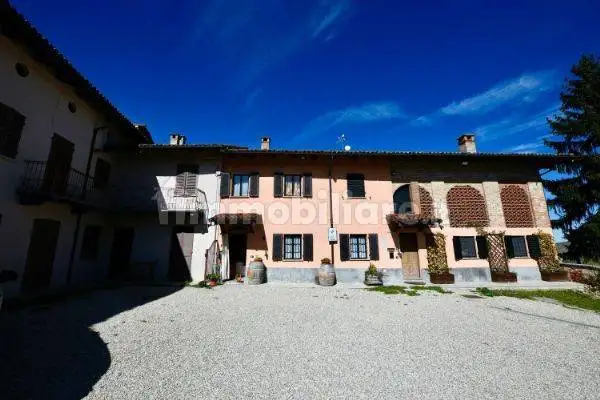 Quadrilocale via Torino 83, Centro, Barbaresco - foto 2