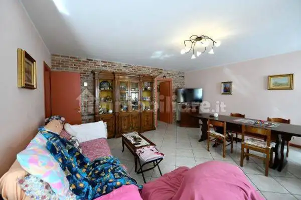 Quadrilocale via Torino 83, Centro, Barbaresco - foto 4