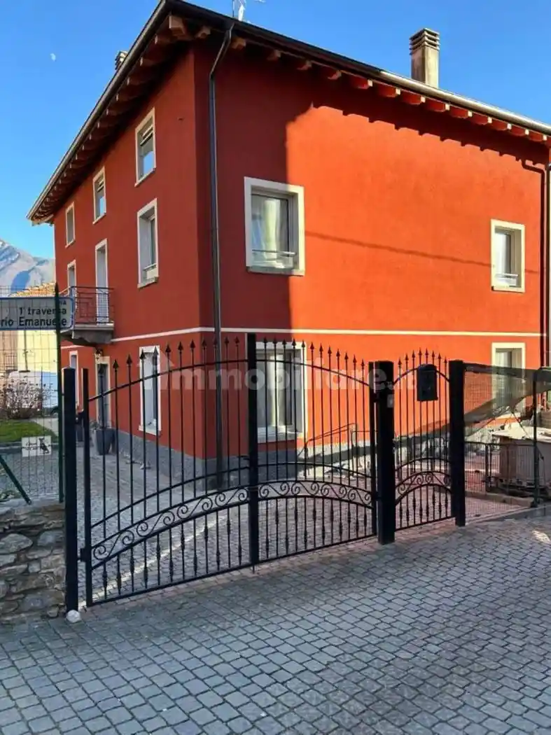 Villa in vendita a Sorico