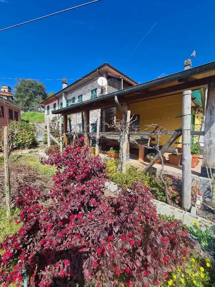 Casa indipendente in vendita a Calice al Cornoviglio