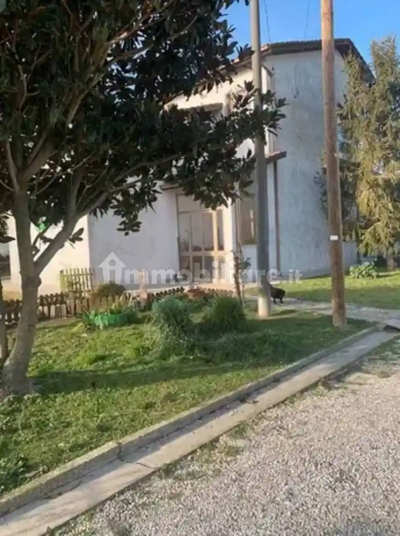 Villa in vendita a Riva del Po