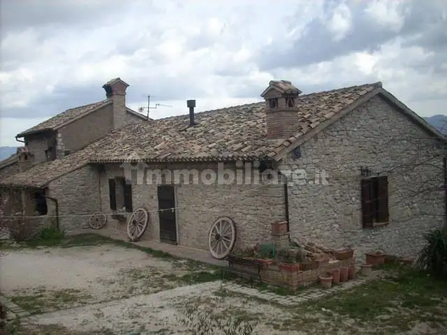 Rustico - Casale in vendita a Esanatoglia