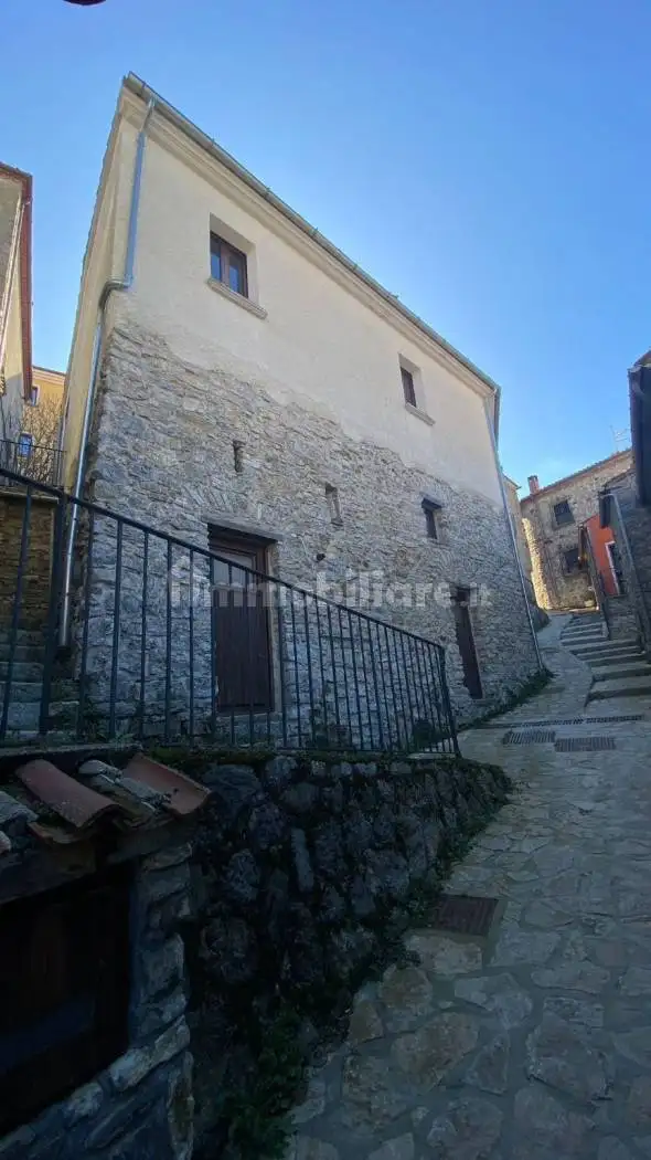 Appartamento in vendita a Sasso di Castalda