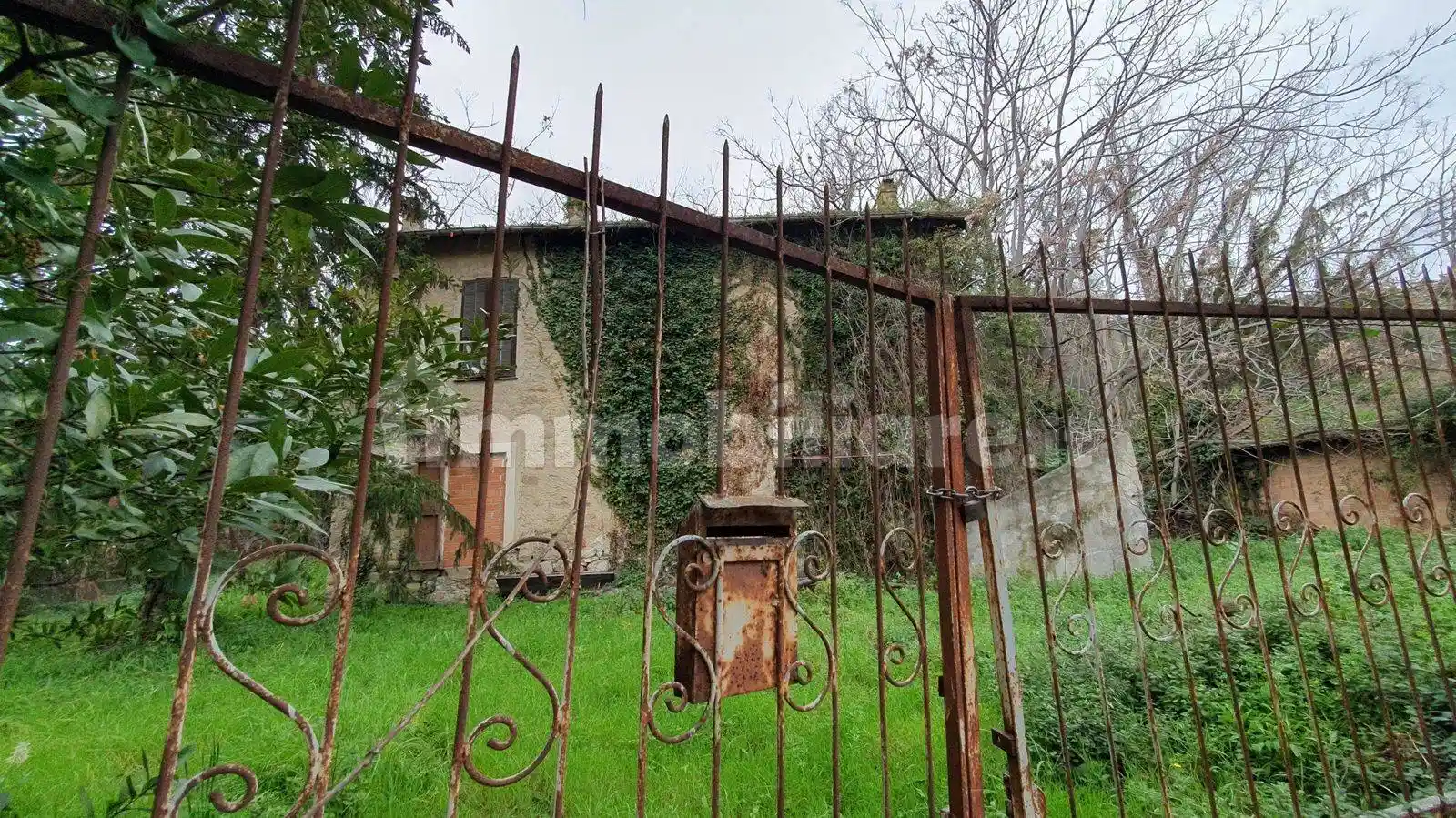 Casa indipendente in vendita a Bordighera
