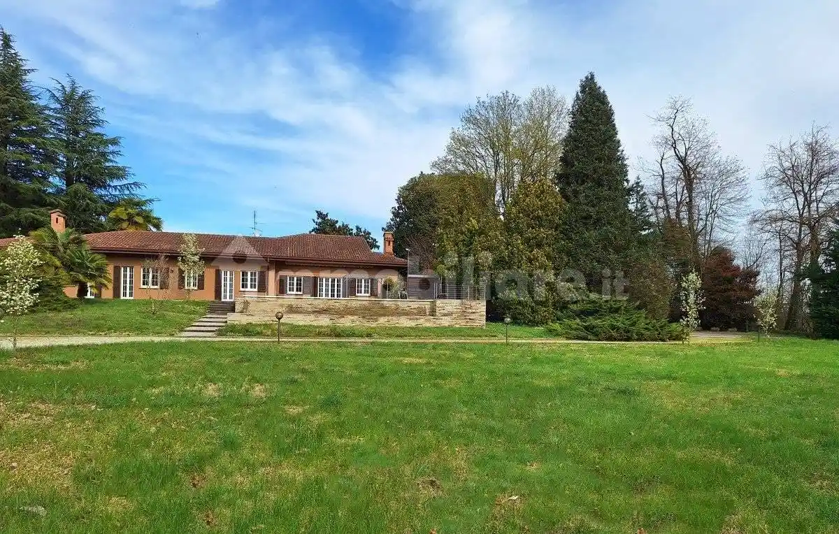 Villa in vendita a Dormelletto