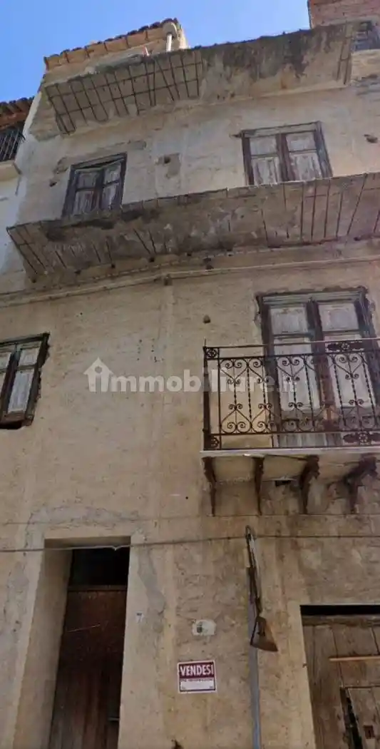 Palazzo - Edificio in vendita a Lascari