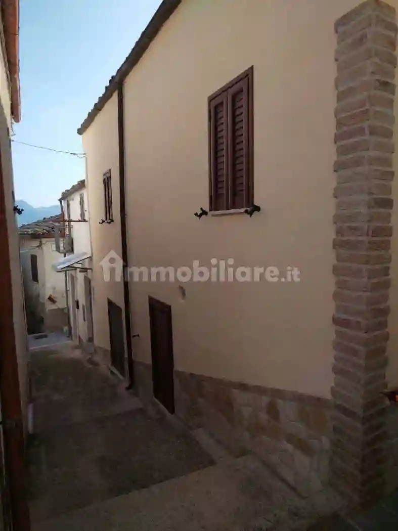 Terratetto unifamiliare via Regina Margherita 17, Centro, Civitaquana - foto 4