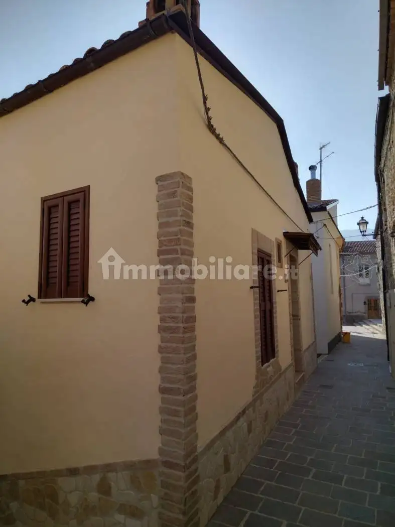 Casa indipendente in vendita a Civitaquana