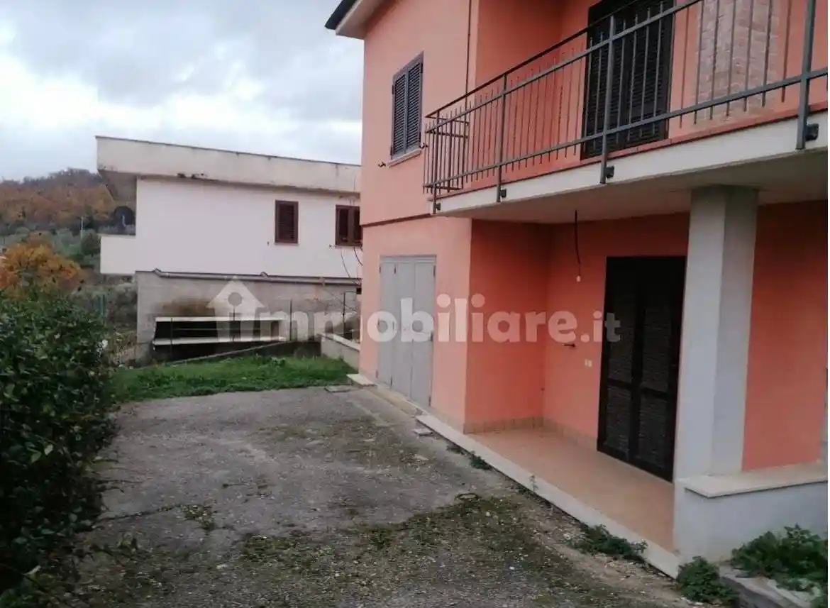 Villa in vendita a Poggio Nativo