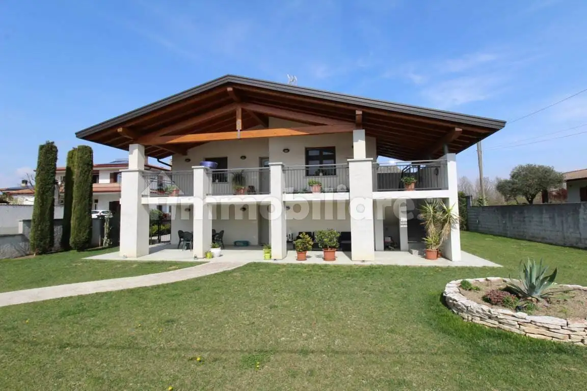 Villa in vendita a Palazzolo dello Stella