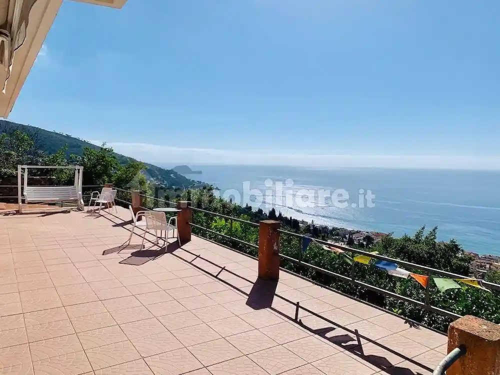 Villa in affitto a Alassio