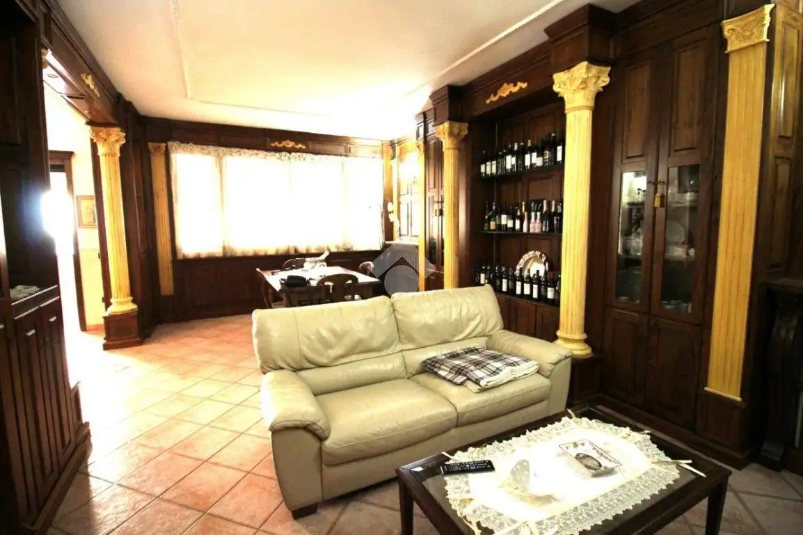 Villa in vendita a Villa di Briano