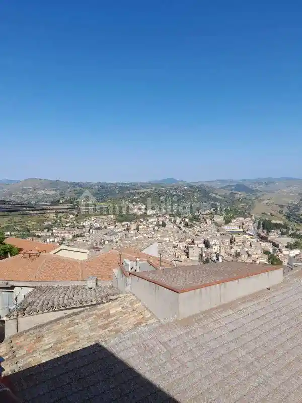 Palazzo - Edificio in vendita a Agira