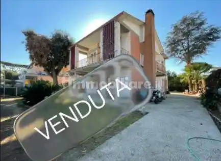 Villa in vendita a Fiumicino