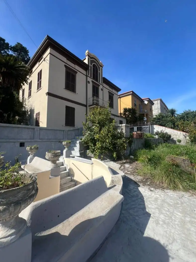Villa in vendita a La Spezia