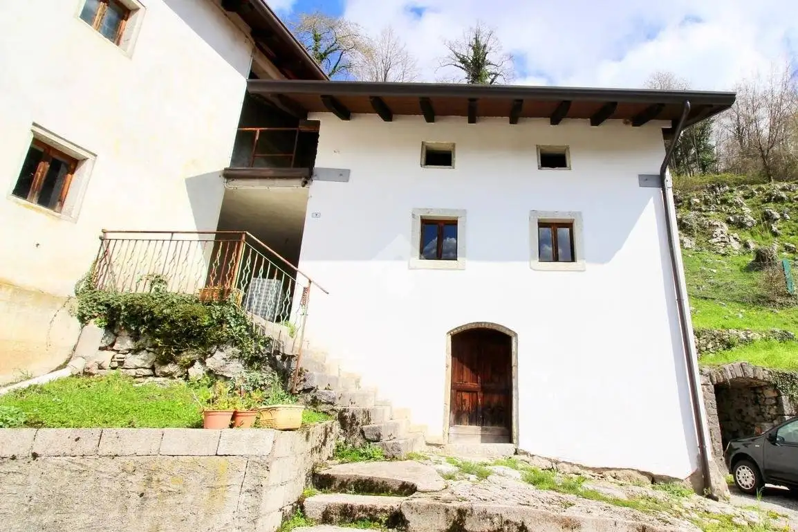 Casa indipendente in vendita a Savogna