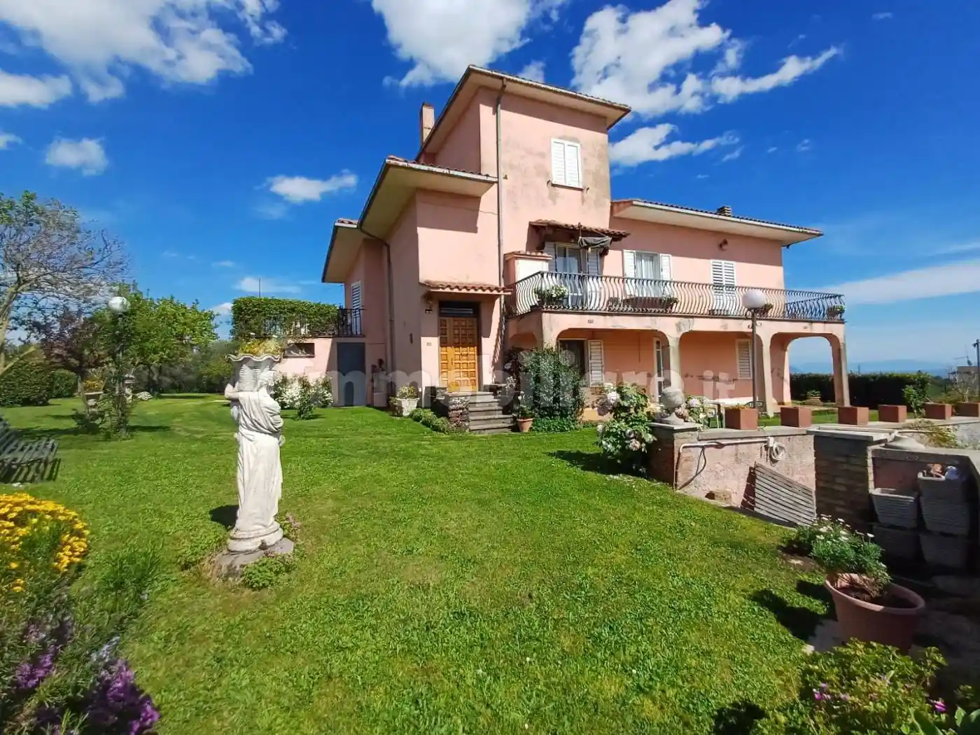 Villa in vendita a Caprarola