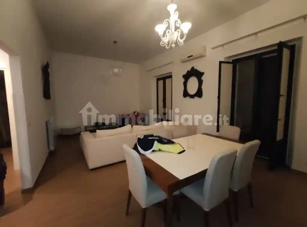 Palazzo - Edificio in vendita a Caltagirone