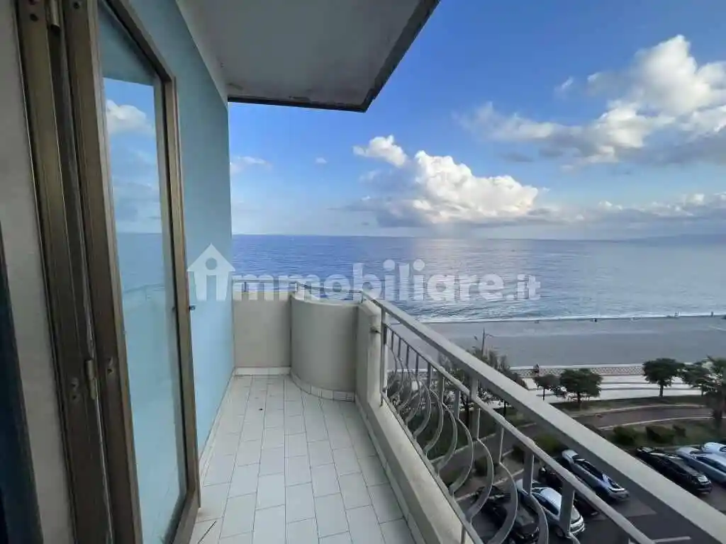 Quadrilocale via Lungomare Stefano Pugliese, Catanzaro Lido, Catanzaro - foto 2