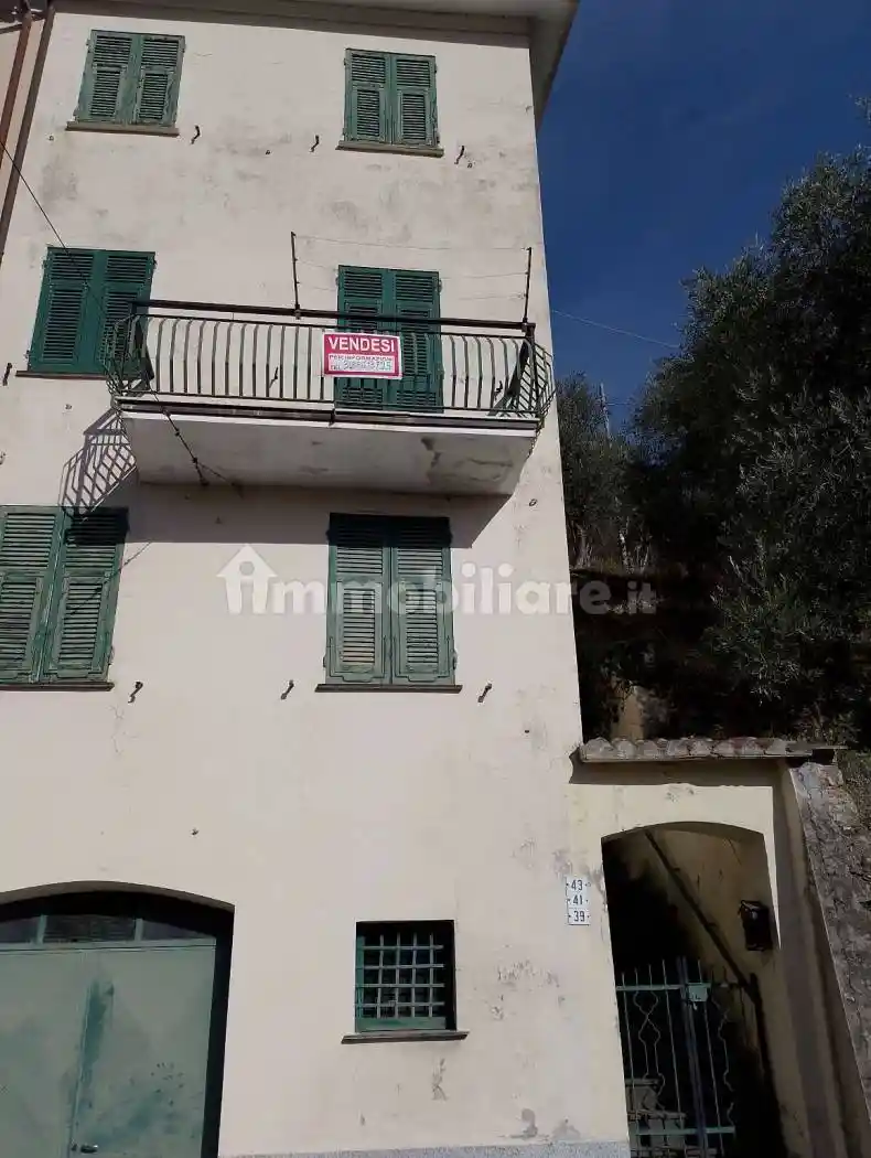 Casa indipendente in vendita a Castiglione Chiavarese