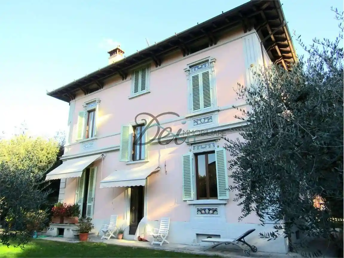 Villa in vendita a Pescia