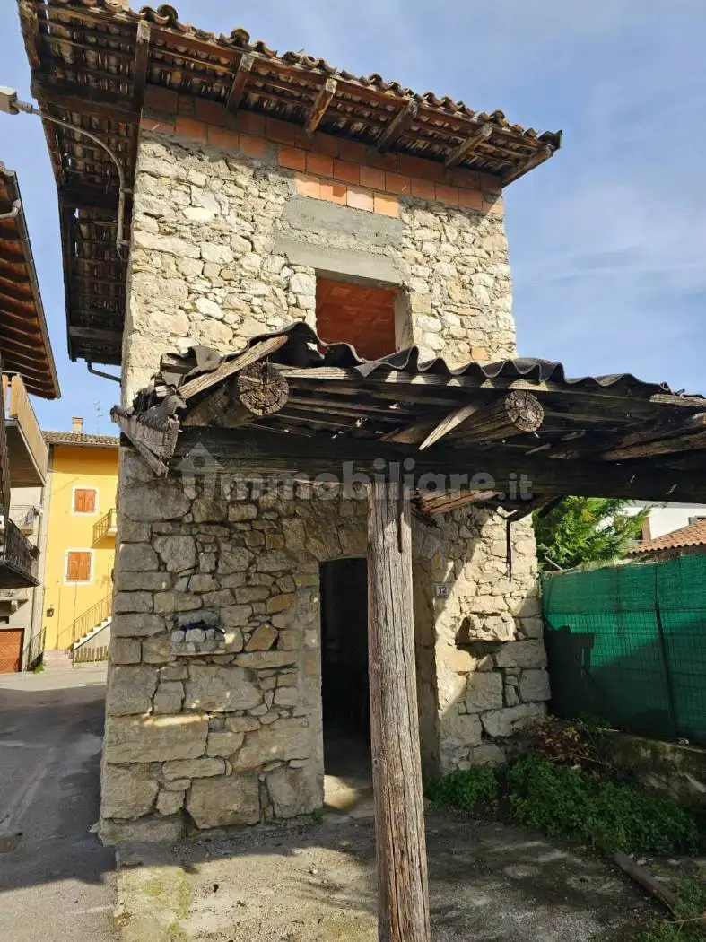 Rustico - Casale in vendita a Dro