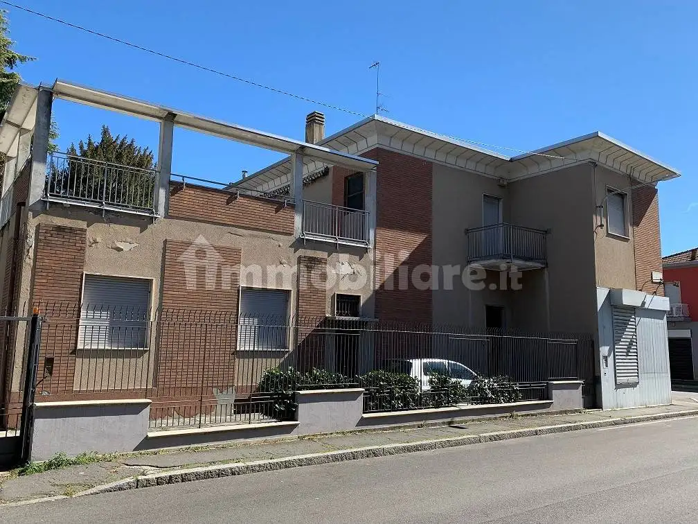 Palazzo - Edificio in affitto a Busto Arsizio