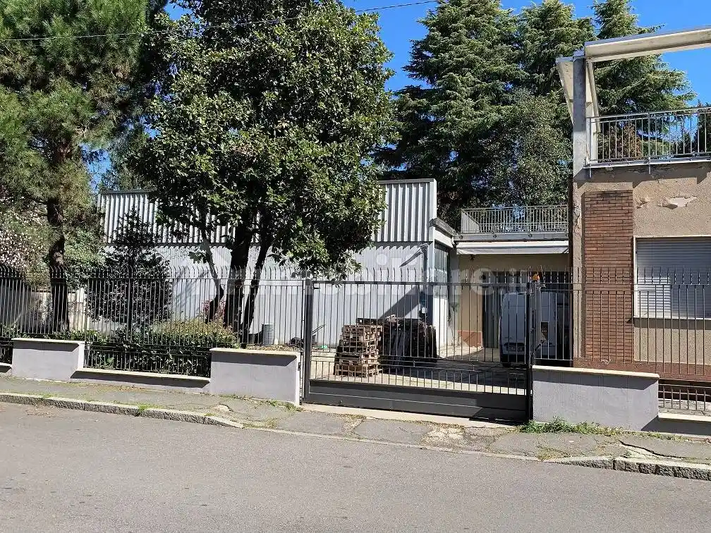 Palazzo - Edificio in Affitto - foto 2