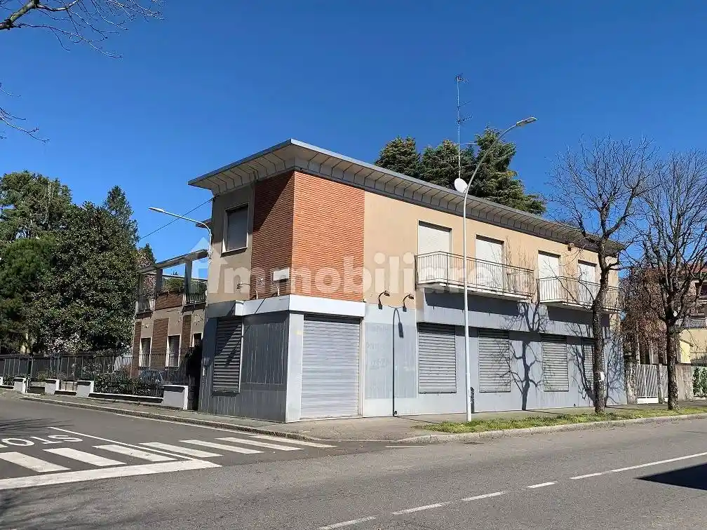 Palazzo - Edificio in Affitto - foto 3