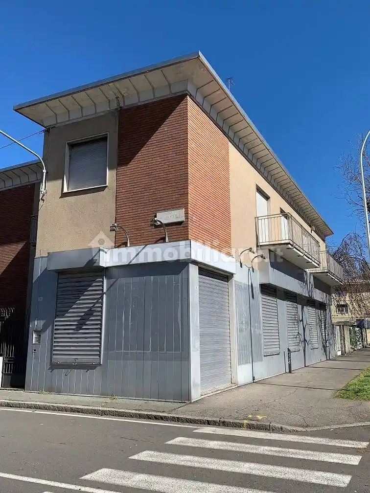 Palazzo - Edificio in Affitto - foto 4