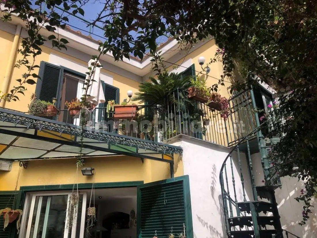 Villa in vendita a Napoli