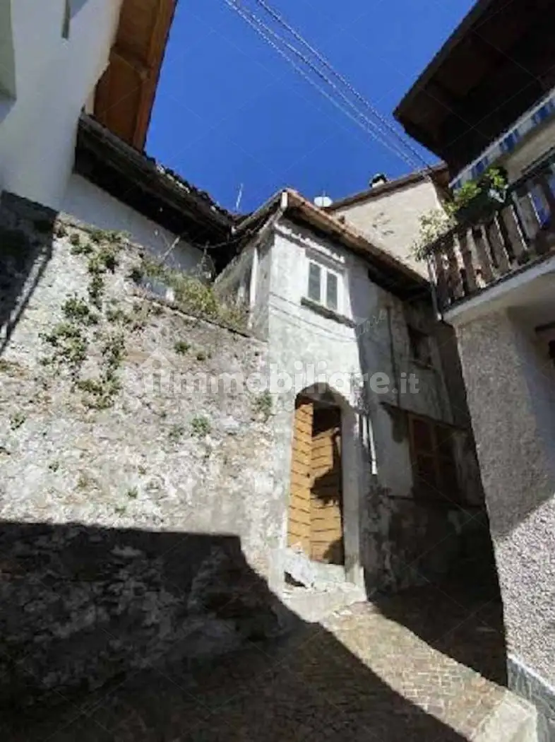 Palazzo - Stabile in asta a Taceno