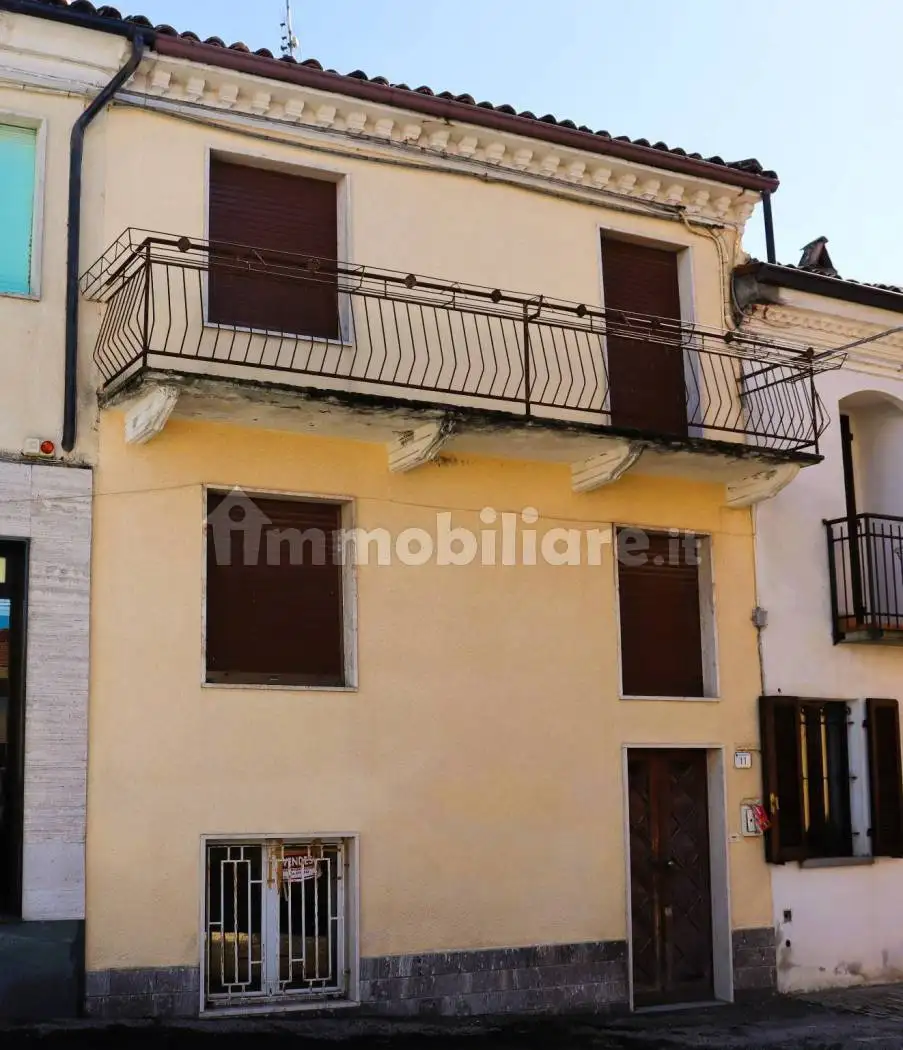 Rustico - Casale in vendita a Castiglione Tinella