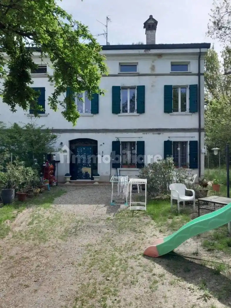Villa in vendita a Modena
