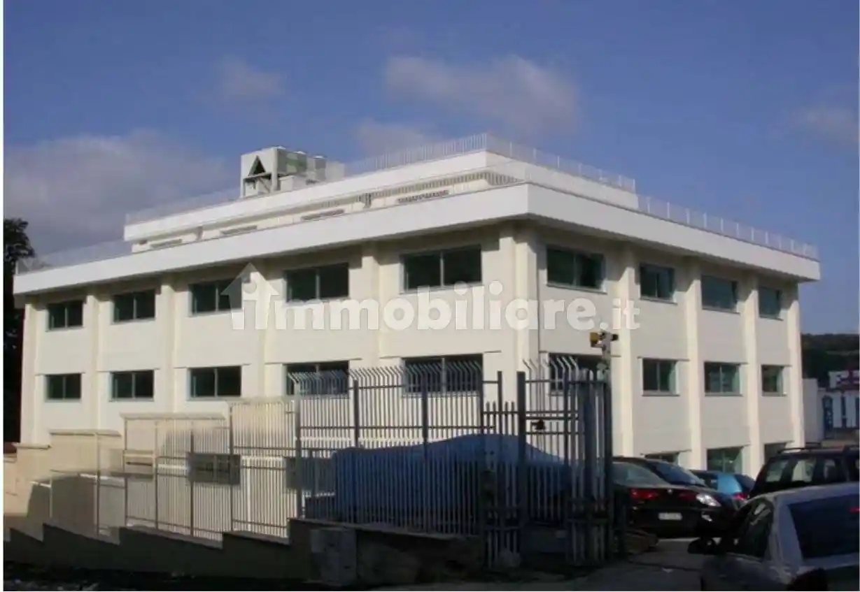 Palazzo - Edificio in affitto a Napoli
