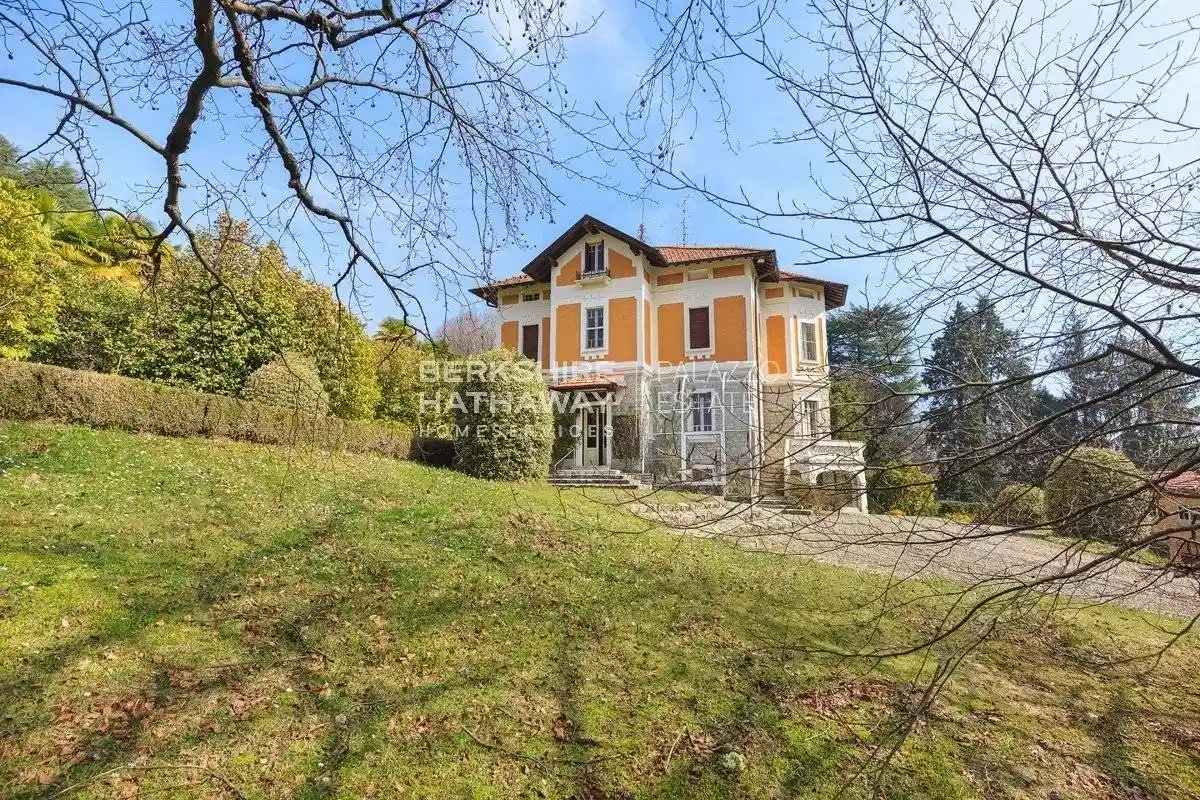 Villa in vendita a Varese